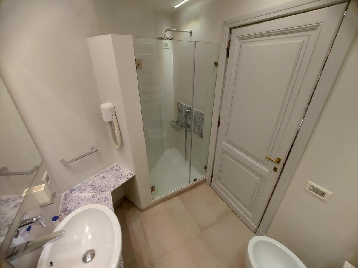 New! Bellissimo Palazzofranchi Pantheon Apartment Rome Bagian luar foto